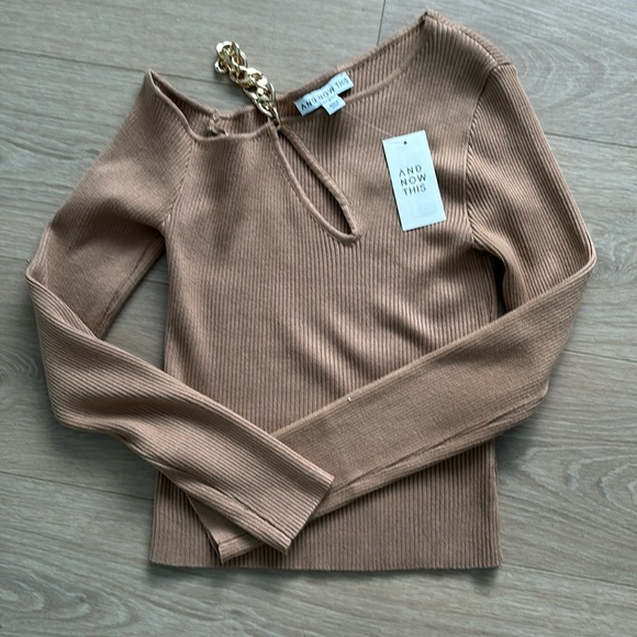 Asymmetrical Sweater with Gold Chain Strap BRAND NEW - Picture 1 of 1